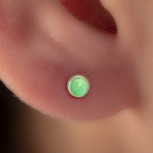 model ear studs green opal