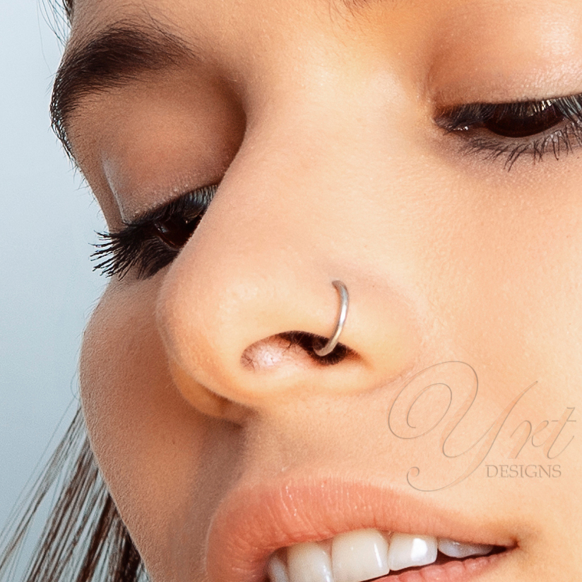 18ct Yellow Gold Plain Nose Stud with screw back | PureJewels UK